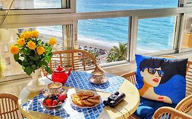 Beachfront Apartment Madrid 709